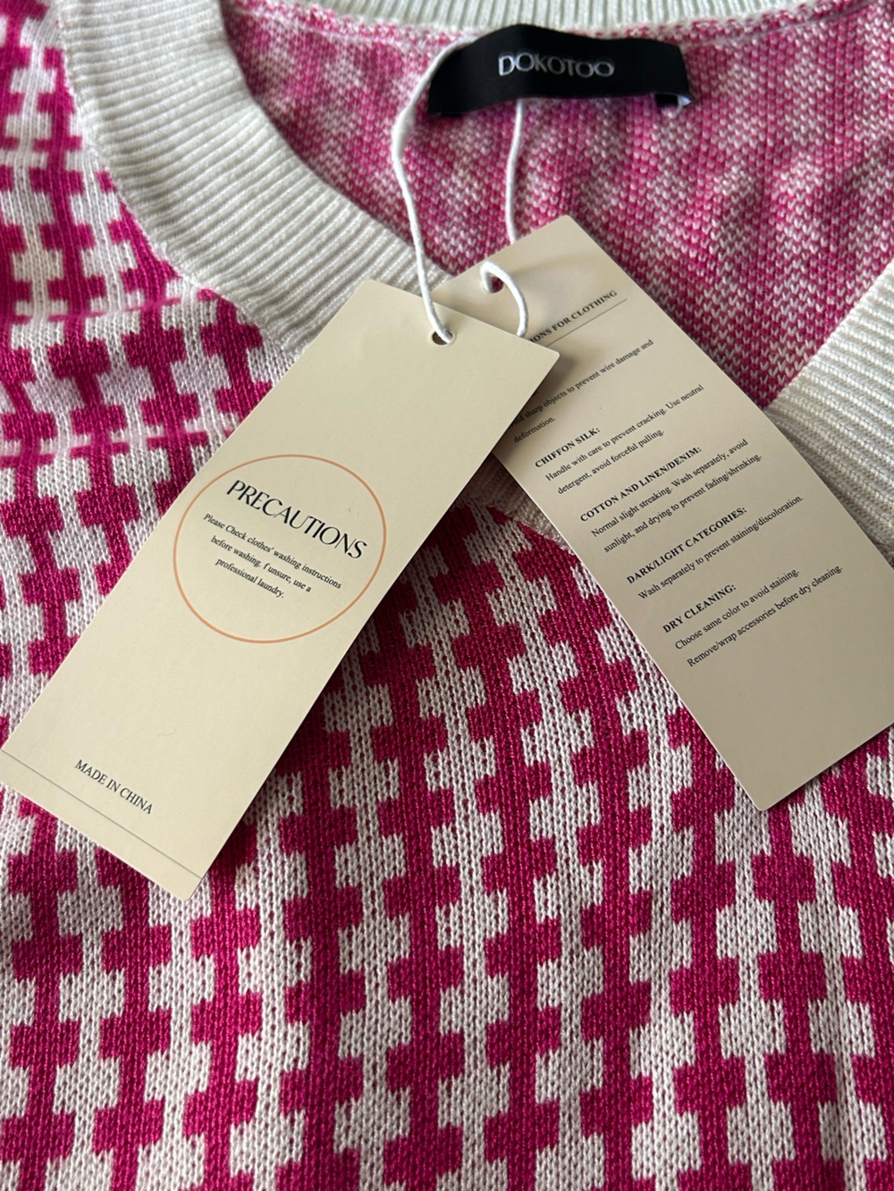 Pink and White Houndstooth V‑Neck Sweater Vest - Picture 11 of 12